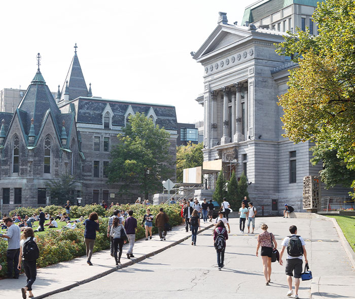 Vue du campus McGill près des appartements à vendre de 1 Square Phillips